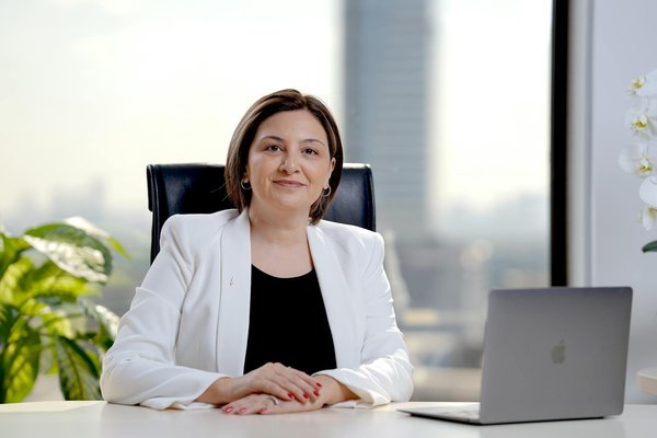 Maîtrisez la salutation au soleil en 5 étapes simples